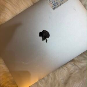 Apple Macbook pro 2017 8GB RAM 256GB SSD Core i5
